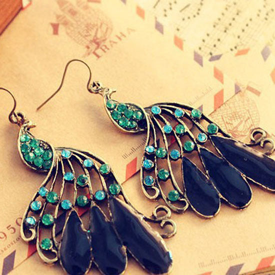 Retro Fashion Hollow Earrings